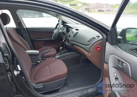 2011 Kia Forte Ex z USA, uszkodzony, nr VIN KNAFU4A22B5351663